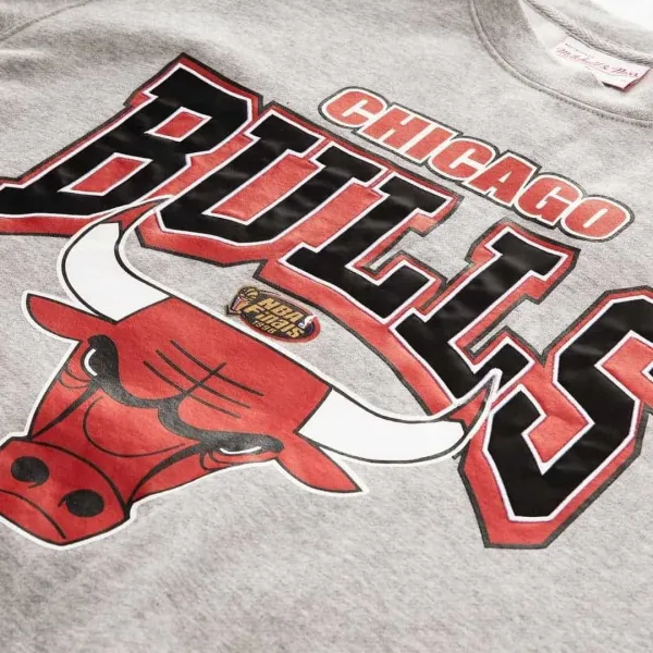 SUDADERA CHICAGO BULLS "ALL OVER PRINT FLEECE CREW" MITCHELL AND NESS