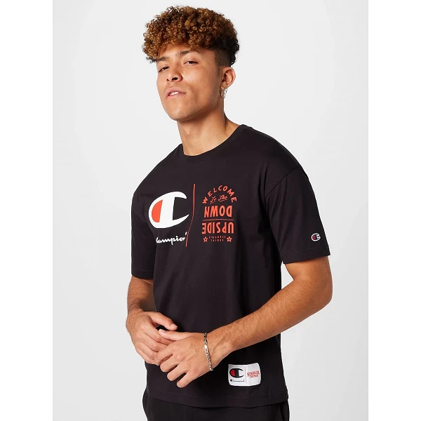 CAMISETA CHAMPION X STRANGER THINGS WELCOME BLACK