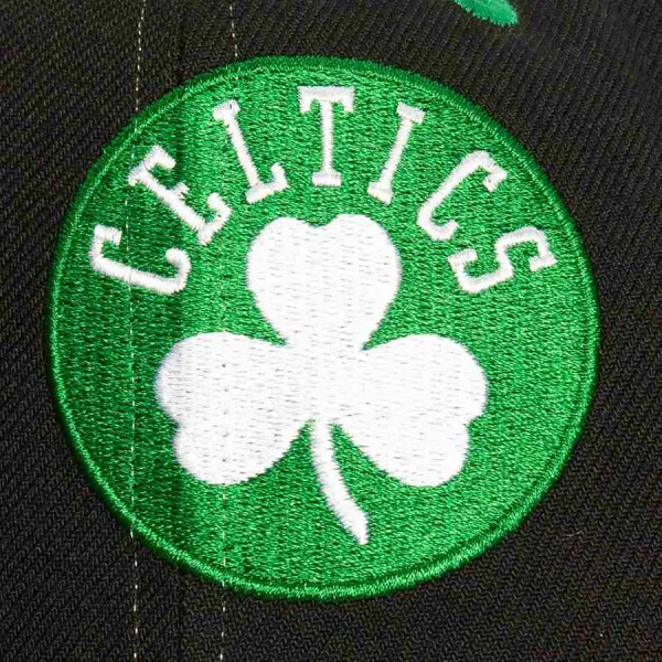 Gorra Curva Boston Celtics Overbite Pro de Mitchell and Ness