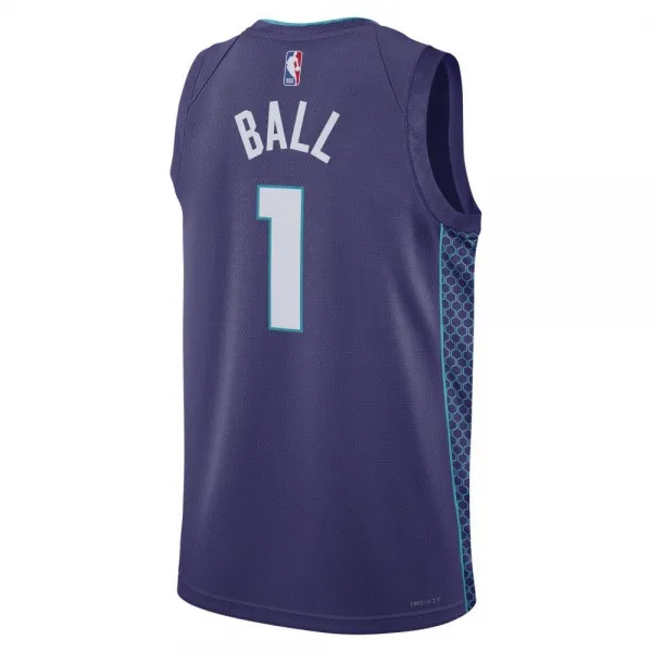 Camiseta LaMelo Ball con Charlotte Hornets Jordan Statement Edition vista trasera