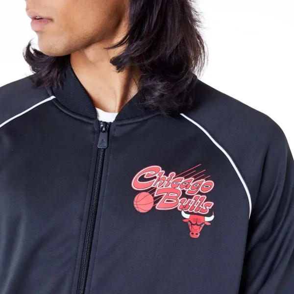 Chaqueta Chicago Bulls NBA script track top negra de New Era detalle